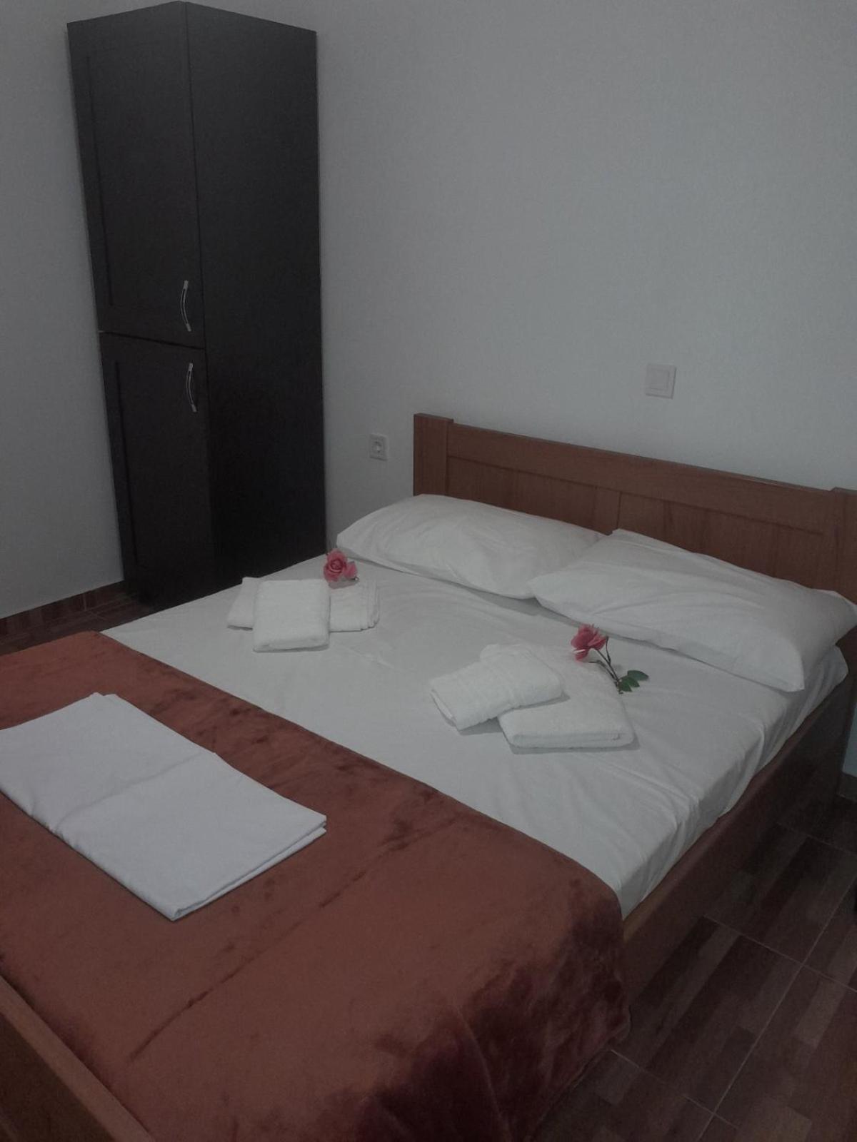 Sofia'S Rooms Himare Exteriör bild