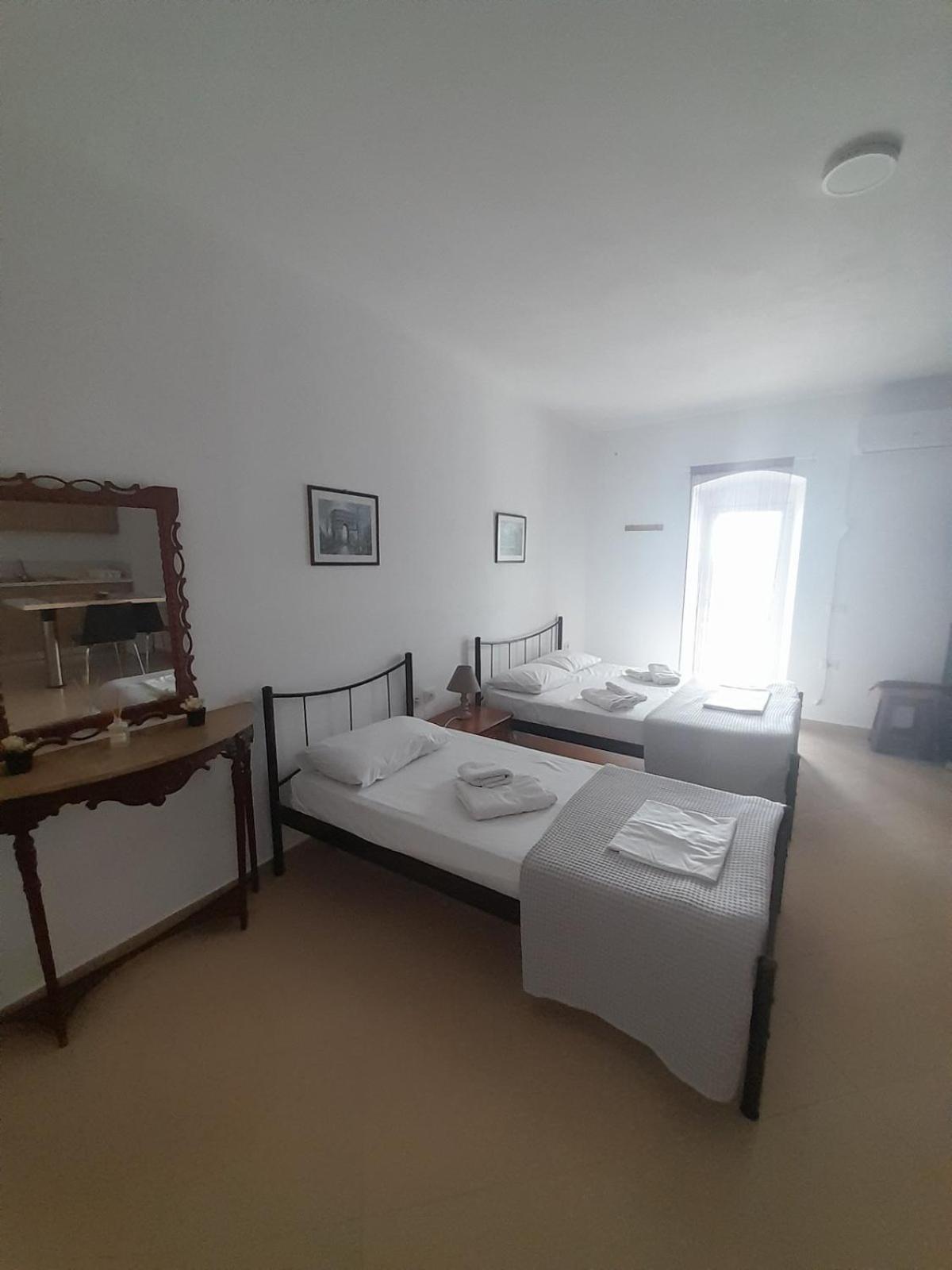 Sofia'S Rooms Himare Exteriör bild